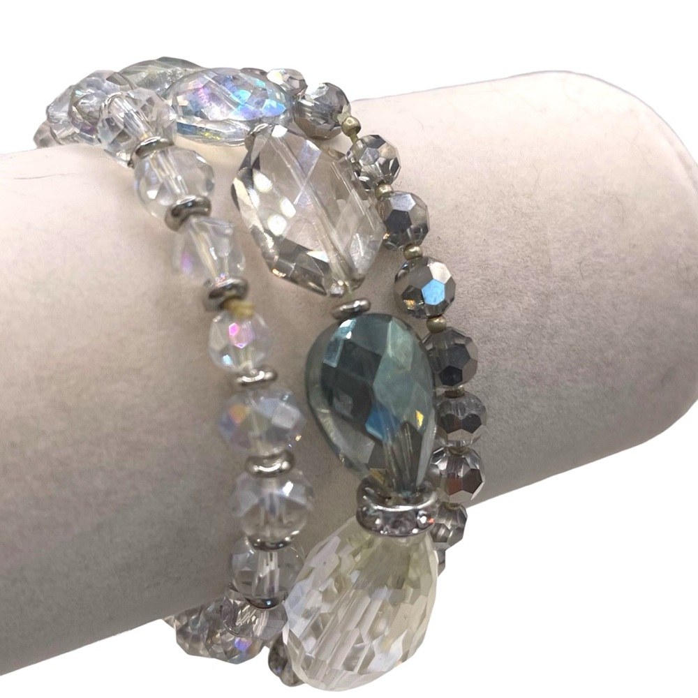 ❤️ Vintage Crystal x Acrylic Stretch Beaded Bracelet Trio in Iridescent - Picture 4 of 6